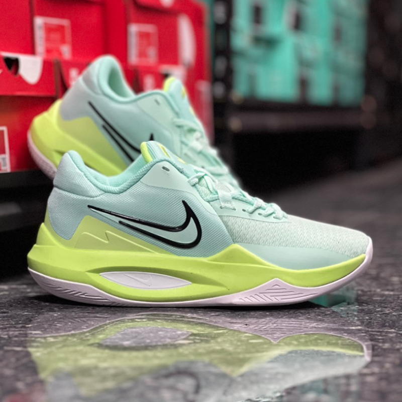 women basketball shoe