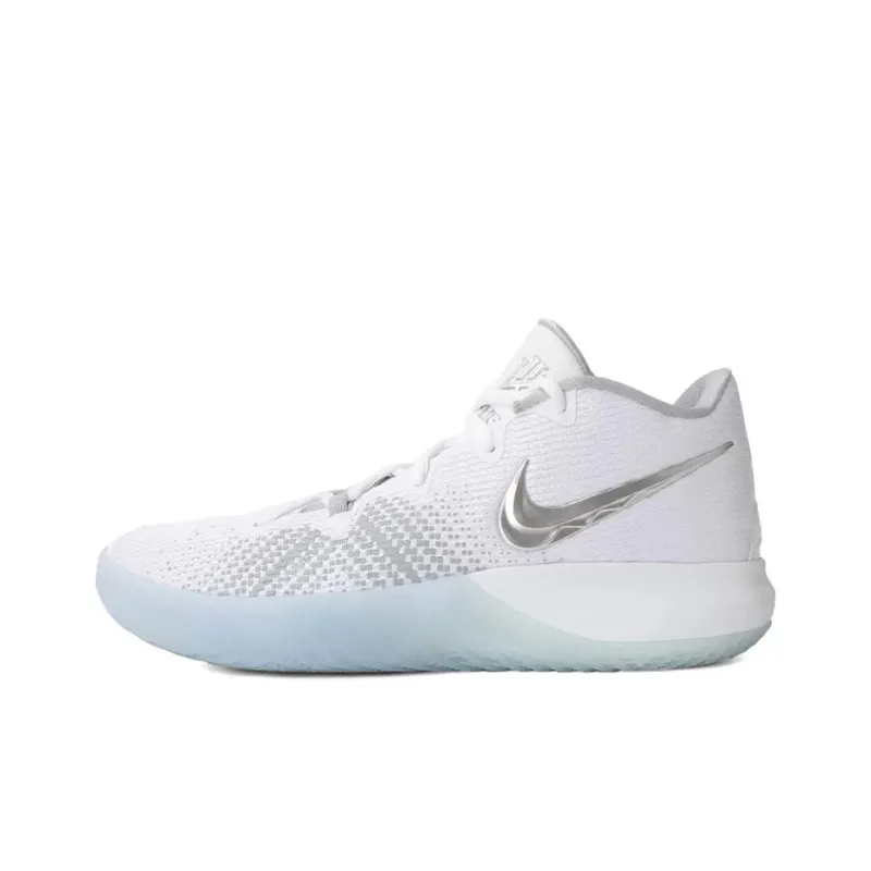 white basketball shoe