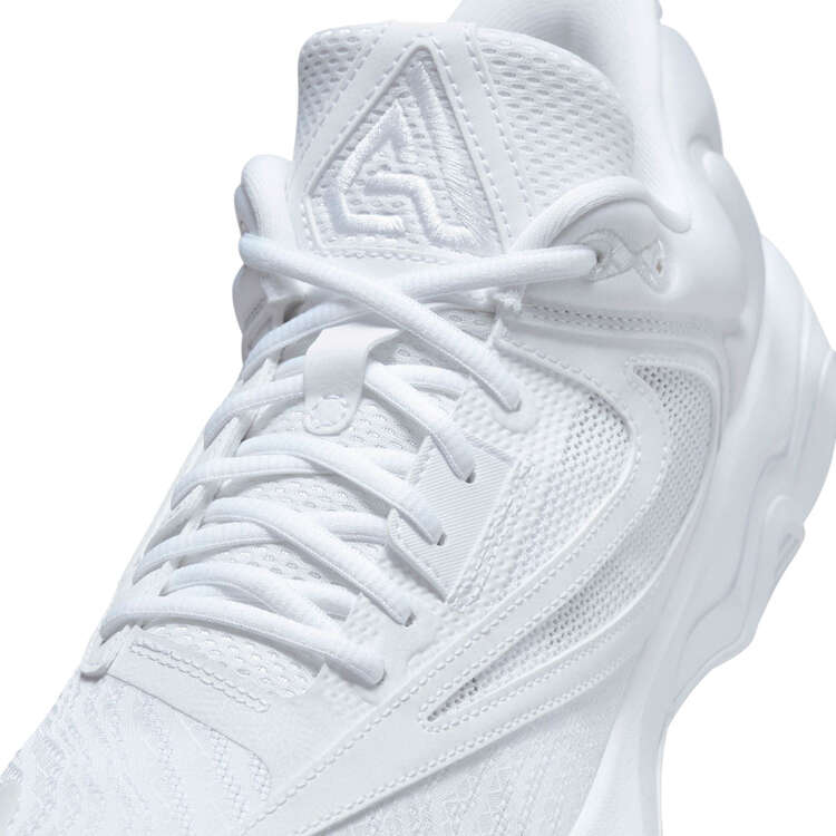 white basketball shoe