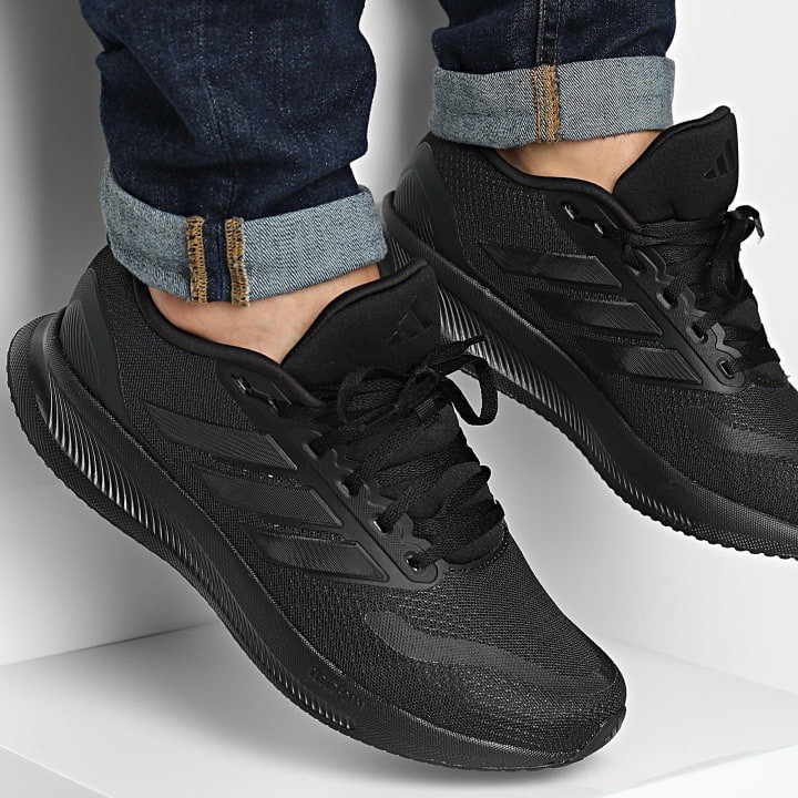 running shoes black