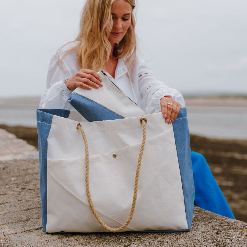 Model-With-Jeans-Blue-Beach-Bag-Mix