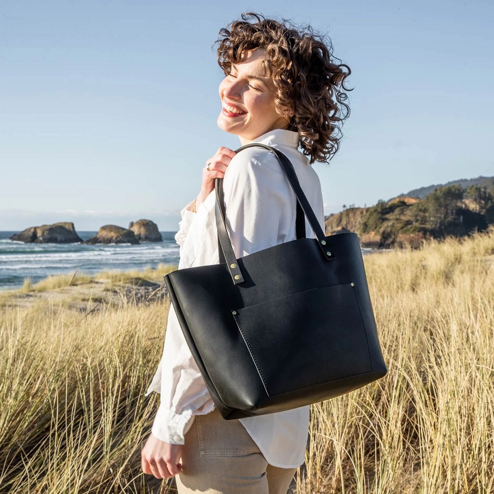 leather tote bag