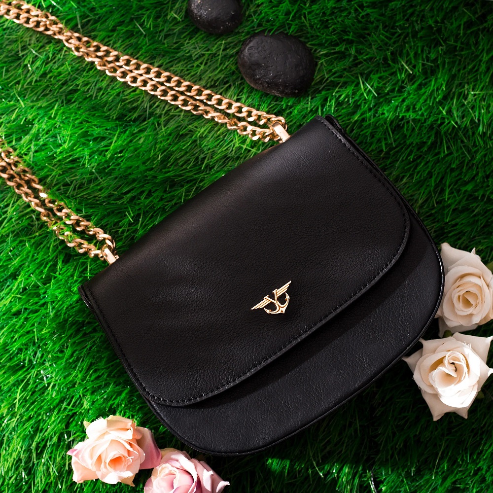 black crossbody bag
